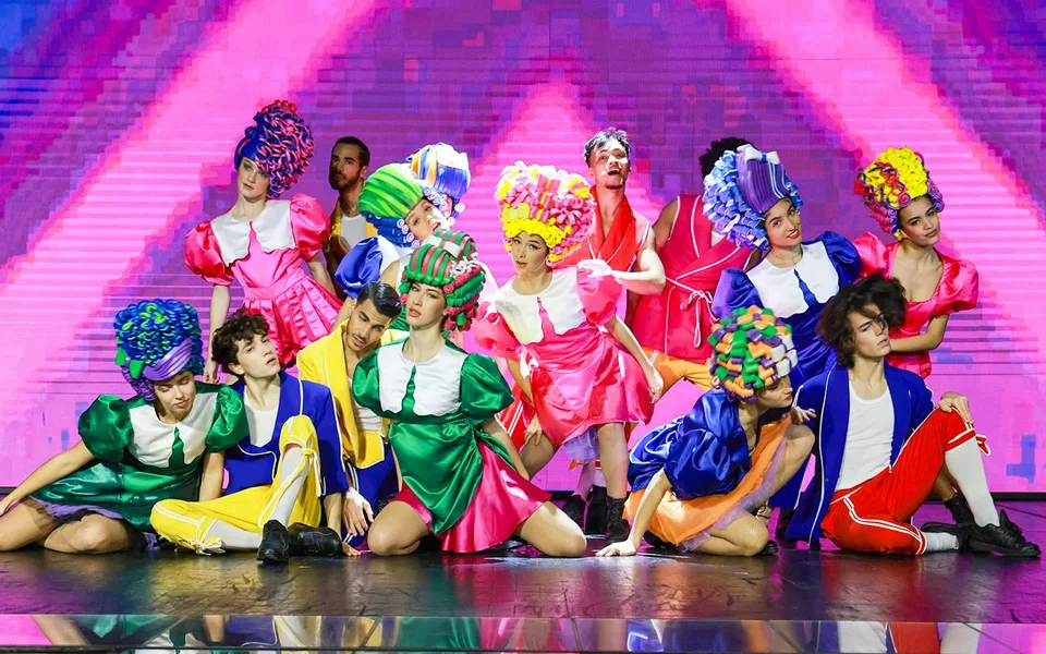 Colourfully dressed performers in Mon Premier Cabaret